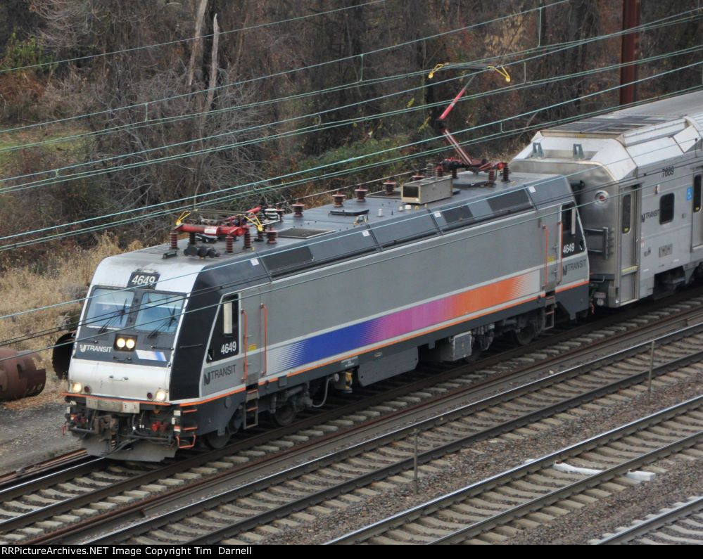 NJT 4649 zoomed in